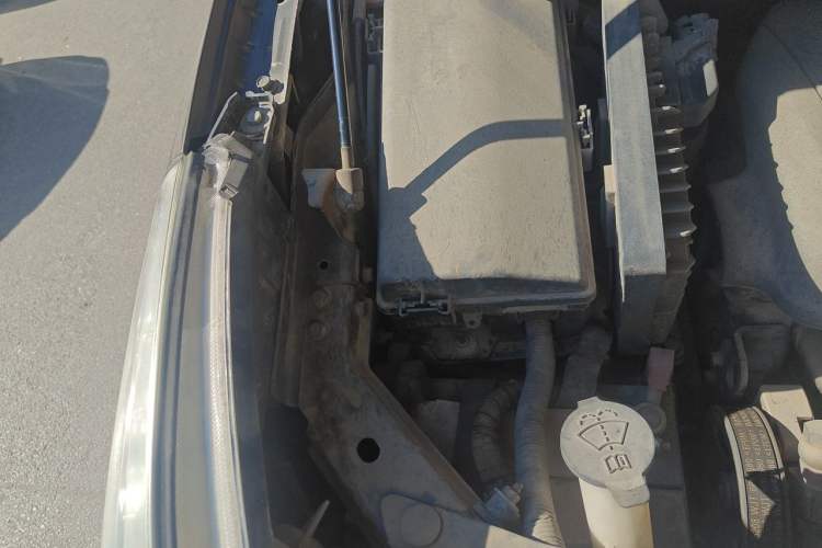 Used Buick GL8 2014 2.4L LT Luxury Business Executive Edition Engine Bay Right