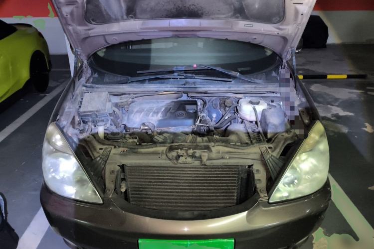 Used Buick GL8 2014 2.4L Executive Edition Engine Bay