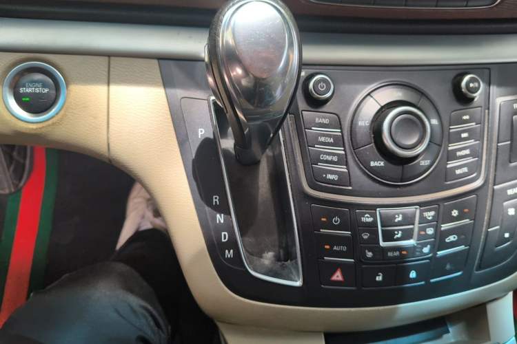 Used Buick GL8 2014 3.0L GT Luxury Business Haoya Edition Gear Lever