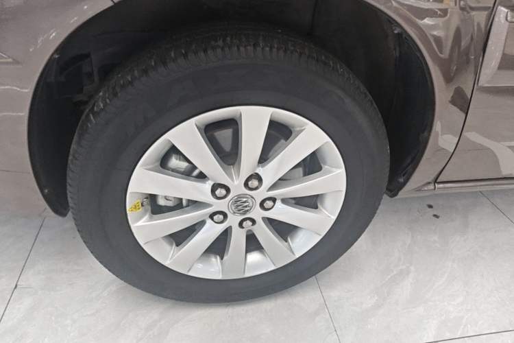 Used Buick GL8 2014 2.4L Classic Edition Left Front Wheel Hub