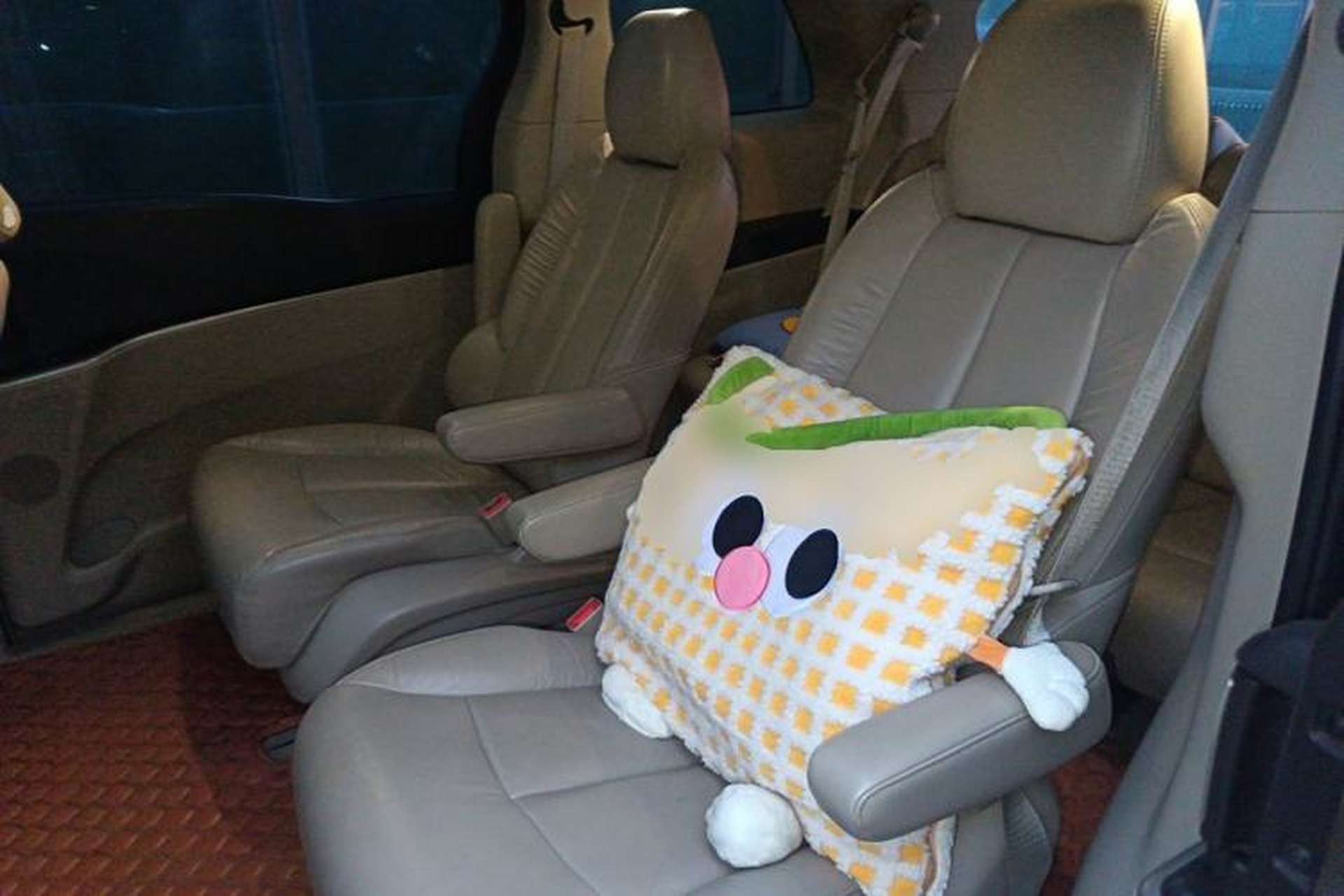 Used Buick GL8 2014 2.4L LT Luxury Business Executive Edition Left Rear Seat