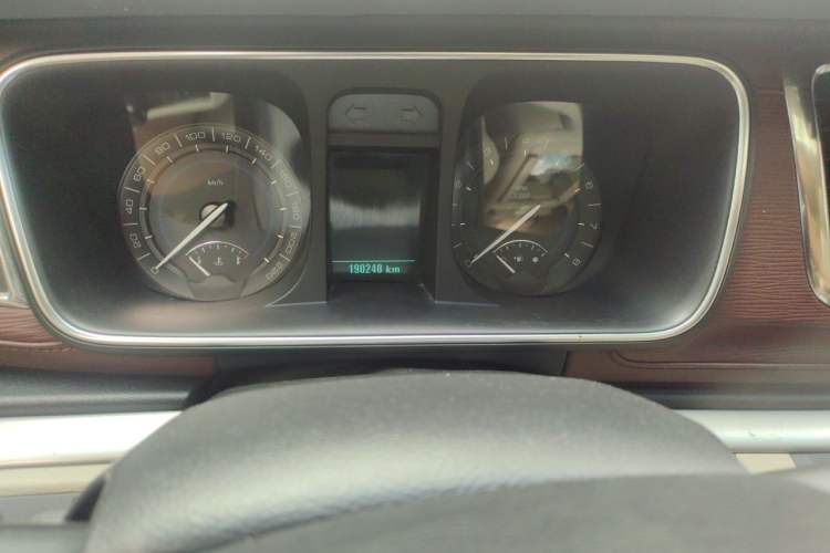 Used Buick GL8 2014 2.4L Executive Edition Odometer Close Up