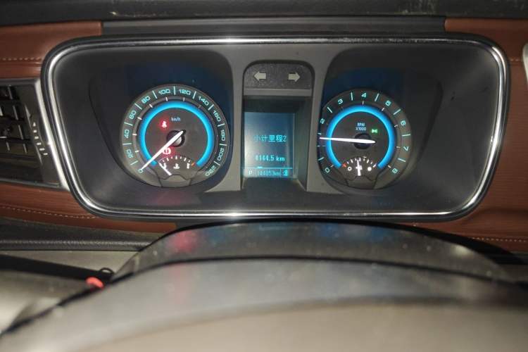 Used Buick GL8 2014 2.4L LT Luxury Business Executive Edition Odometer Close Up