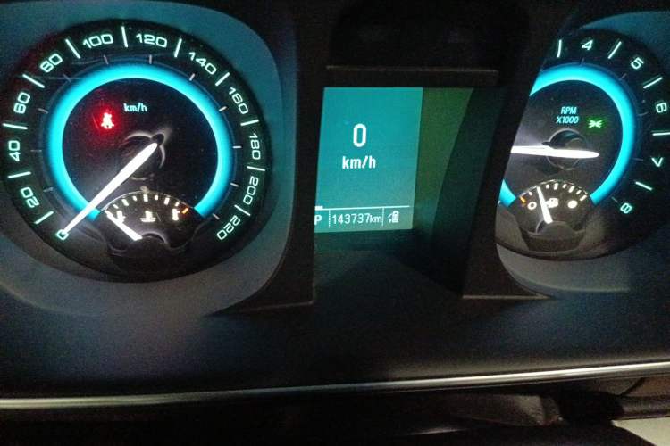 Used Buick GL8 2014 3.0L XT Luxury Business Flagship Edition Odometer Close Up