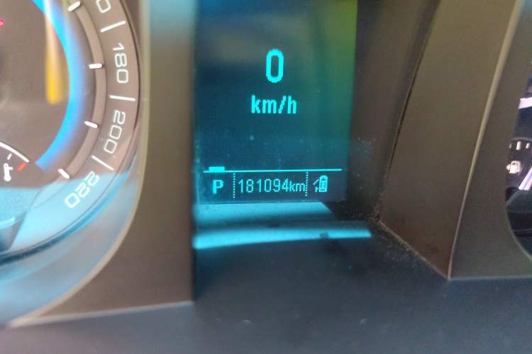 Used Buick GL8 2014 2.4L LT Luxury Business Executive Edition Odometer Close Up