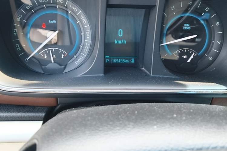 Used Buick GL8 2014 2.4L LT Luxury Business Executive Edition Odometer Close Up