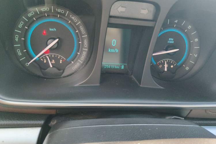 Used Buick GL8 2014 2.4L LT Luxury Business Executive Edition Odometer Close Up
