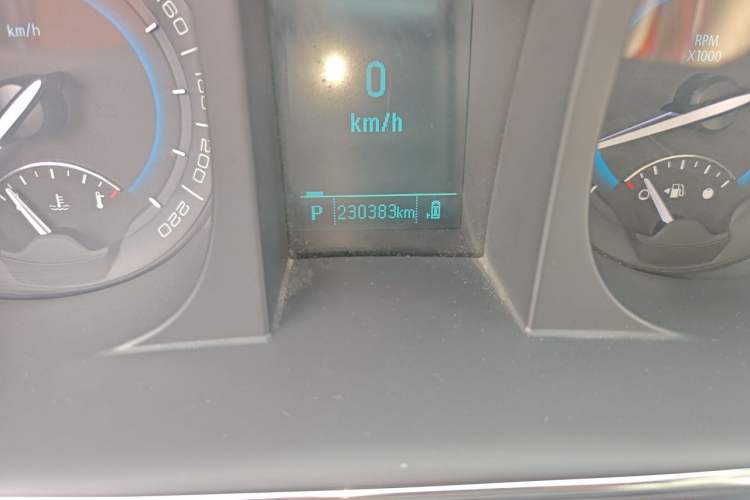 Used Buick GL8 2014 3.0L XT Luxury Business Flagship Edition Odometer Close Up