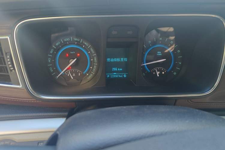 Used Buick GL8 2014 2.4L LT Luxury Business Executive Edition Odometer Close Up