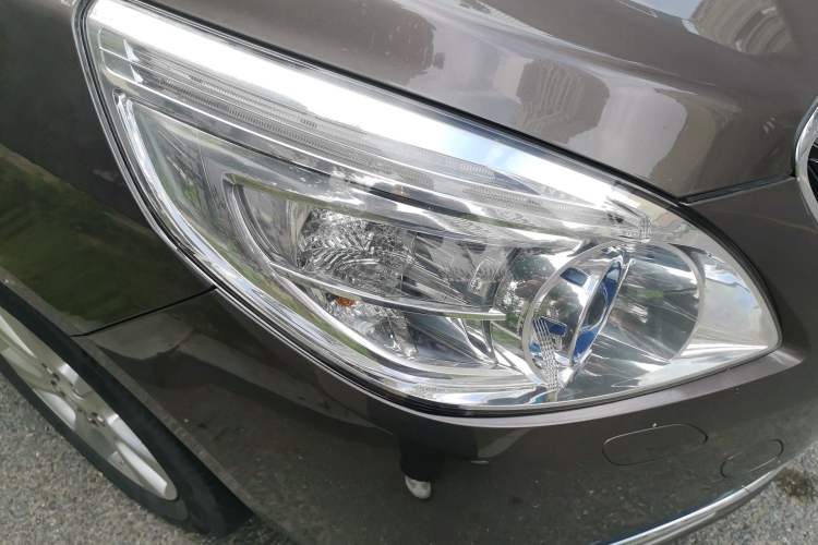 Used Buick GL8 2014 3.0L GT Luxury Business Haoya Edition Right Front Headlight