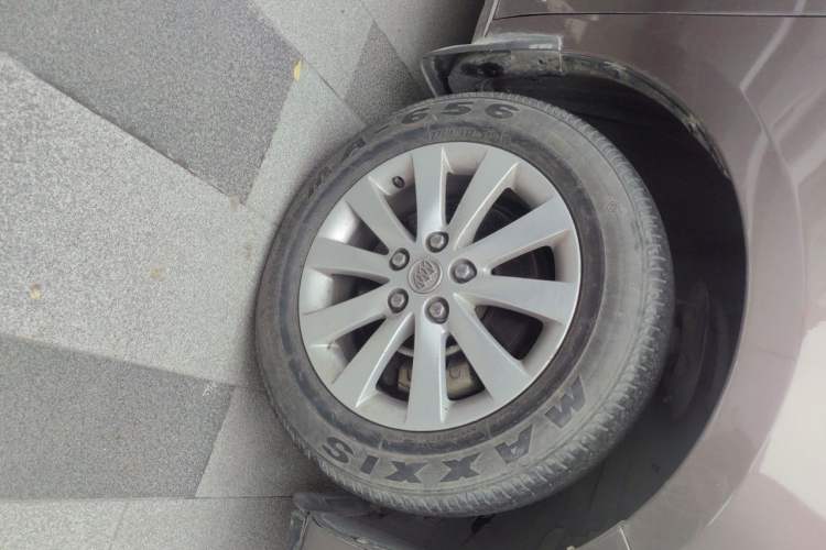 Used Buick GL8 2014 2.4L Executive Edition Right Front Wheel Hub