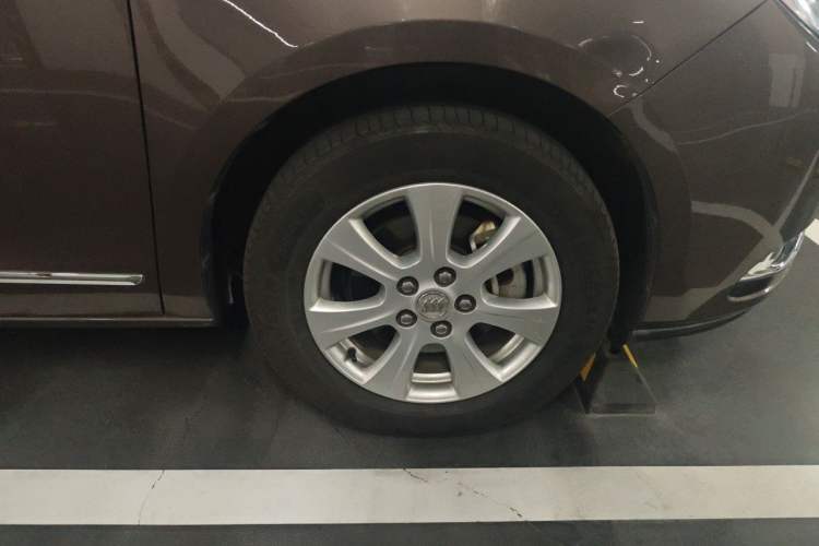 Used Buick GL8 2014 3.0L GT Luxury Business Haoya Edition Right Front Wheel Hub