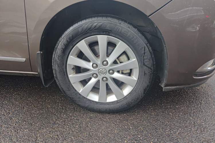 Used Buick GL8 2014 2.4L CT Luxury Business Comfort Edition Right Front Wheel Hub