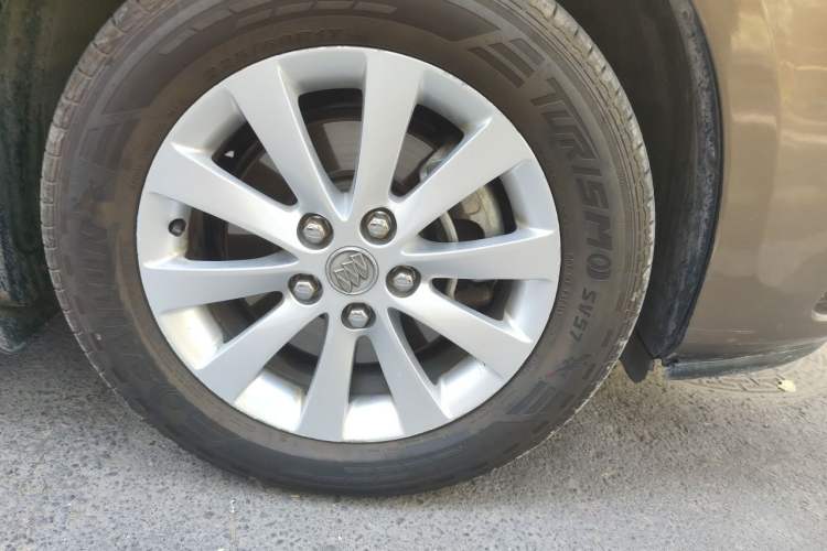 Used Buick GL8 2014 2.4L LT Luxury Business Executive Edition Right Front Wheel Hub