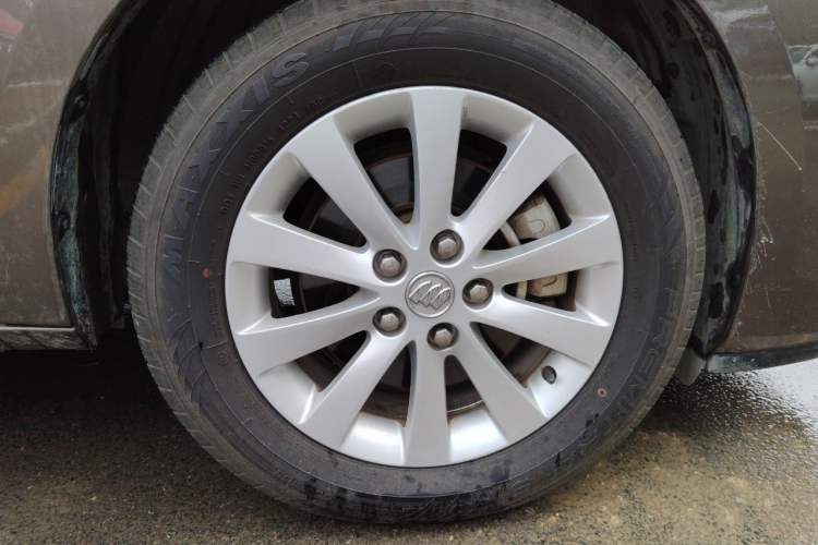 Used Buick GL8 2014 2.4L LT Luxury Business Executive Edition Right Front Wheel Hub