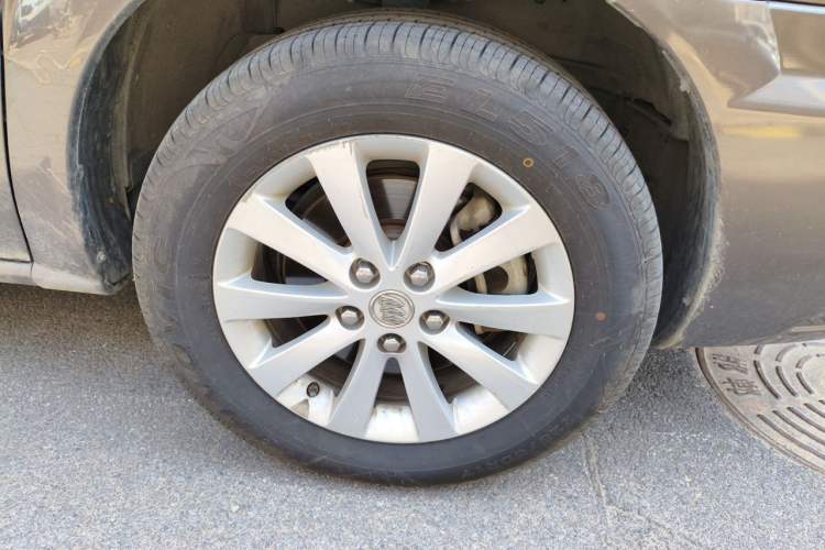 Used Buick GL8 2014 2.4L Comfort Edition Right Front Wheel Hub