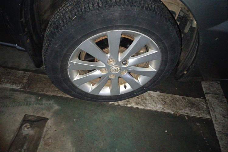 Used Buick GL8 2014 2.4L Comfort Edition Right Front Wheel Hub