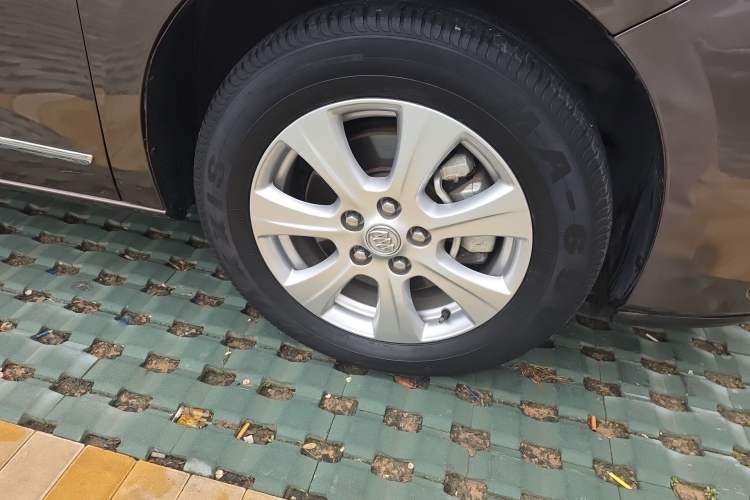 Used Buick GL8 2014 3.0L GT Luxury Business Haoya Edition Right Front Wheel Hub