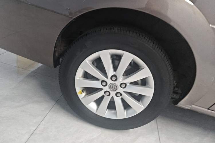 Used Buick GL8 2014 2.4L Classic Edition Right Rear Wheel Hub