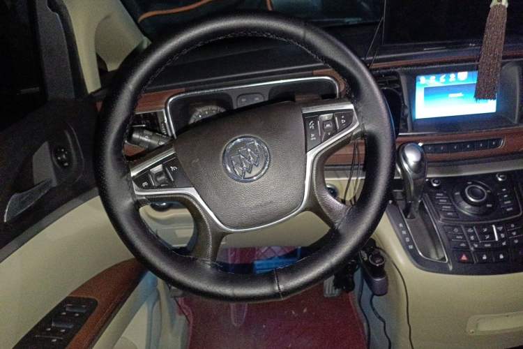 Used Buick GL8 2014 3.0L XT Luxury Business Flagship Edition Steering Wheel