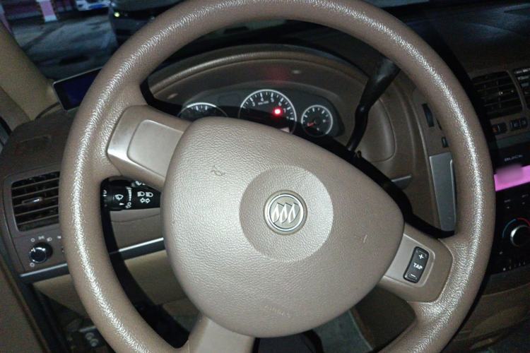 Used Buick GL8 2014 2.4L Comfort Edition Steering Wheel