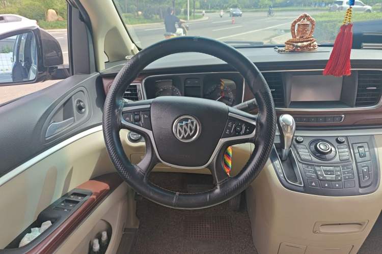 Used Buick GL8 2014 3.0L XT Luxury Business Flagship Edition Steering Wheel