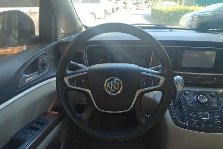 Used Buick GL8 2014 2.4L LT Luxury Business Executive Edition Steering Wheel