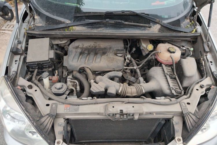 Used Buick GL8 2014 2.4L Classic Edition Engine Bay
