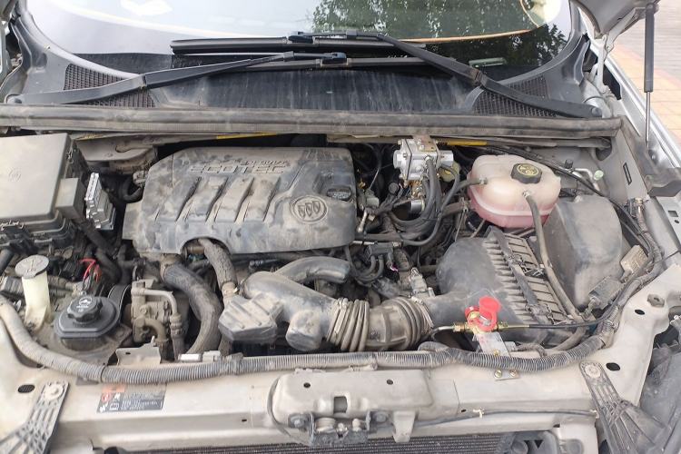 Used Buick GL8 2014 2.4L Classic Edition Engine Bay