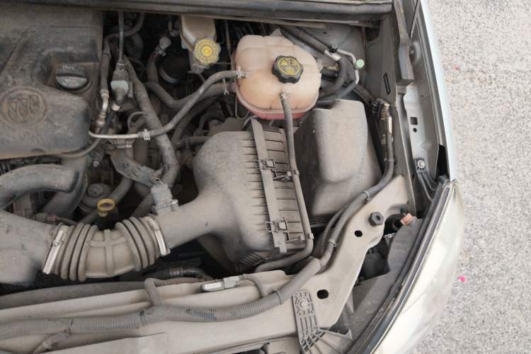 Used Buick GL8 2014 2.4L Classic Edition Engine Bay Left