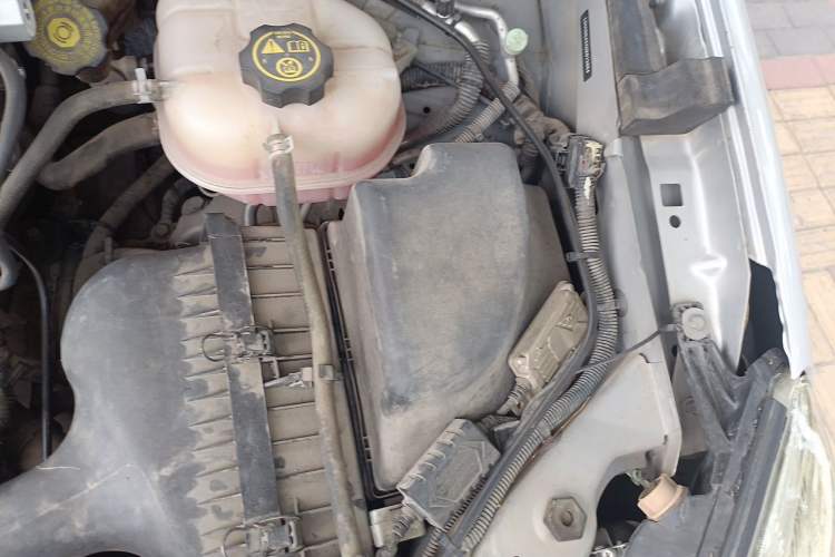 Used Buick GL8 2014 2.4L Classic Edition Engine Bay Left