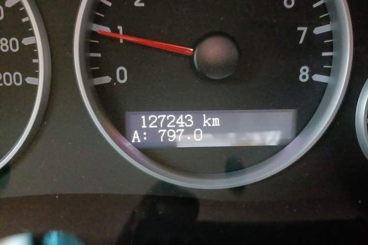 Used Buick GL8 2014 2.4L Classic Edition Odometer Close Up
