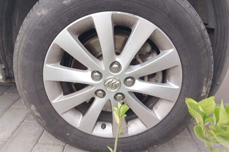 Used Buick GL8 2014 2.4L Classic Edition Right Front Wheel Hub