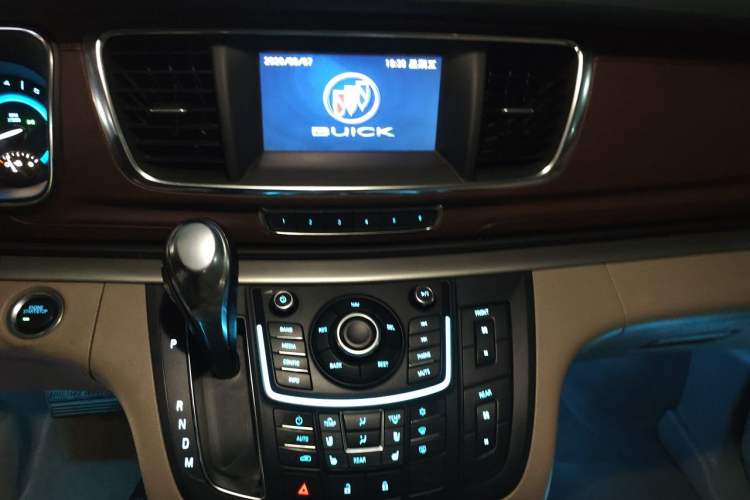Used Buick GL8 2014 3.0L XT Luxury Business Flagship Edition Audio And AC Panel