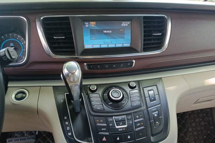 Used Buick GL8 2014 2.4L Executive Edition Audio And AC Panel