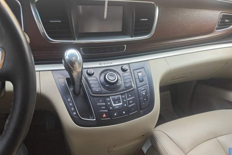 Used Buick GL8 2014 3.0L GT Luxury Business Haoya Edition Audio And AC Panel