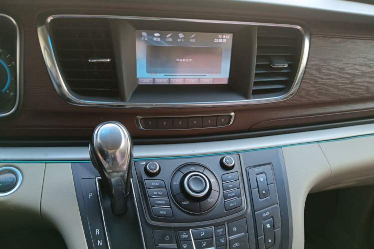 Used Buick GL8 2014 3.0L GT Luxury Business Haoya Edition Audio And AC Panel