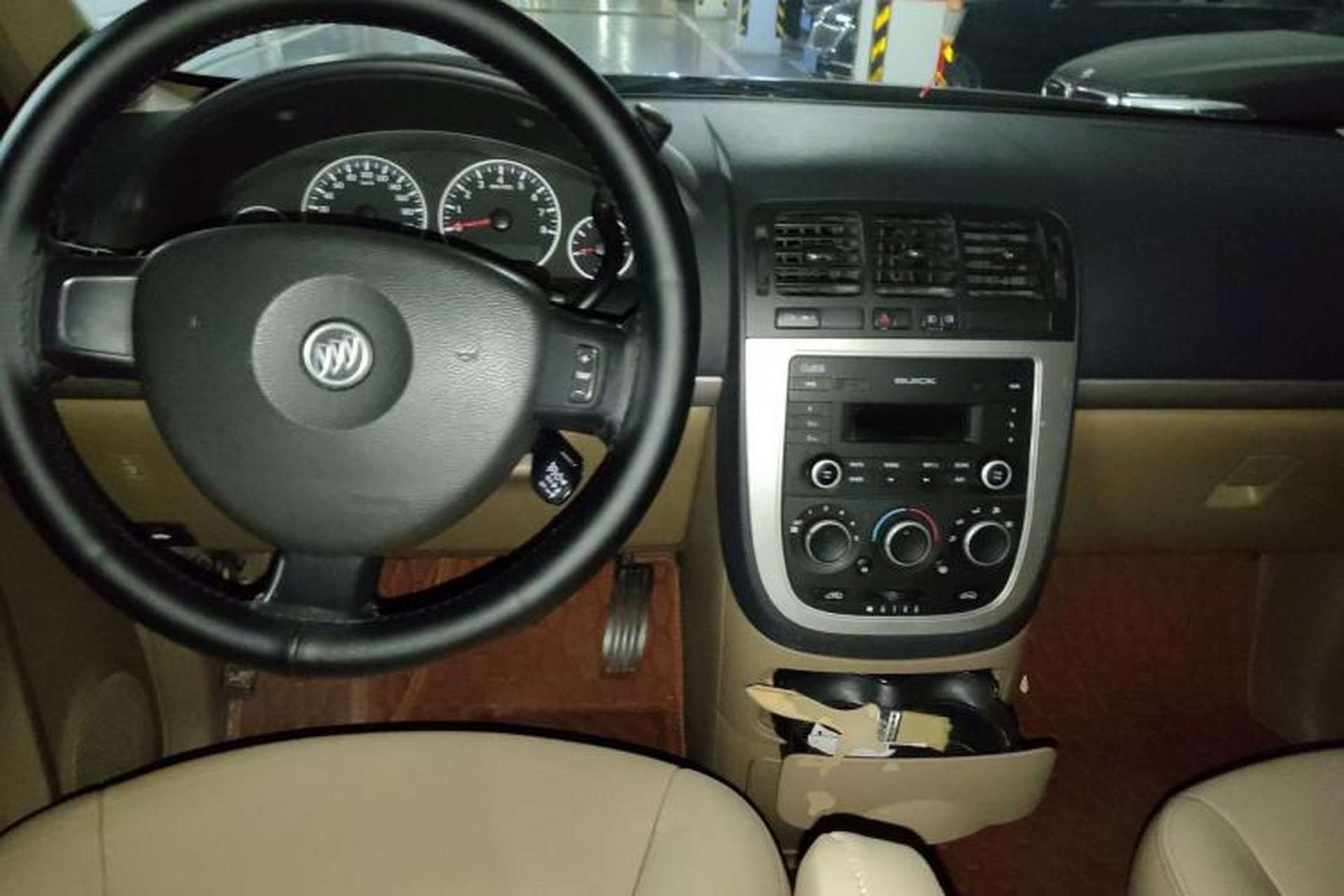 Used Buick GL8 2014 2.4L Executive Edition Center Console