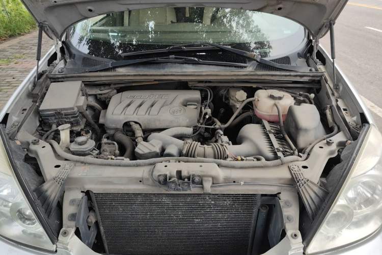 Used Buick GL8 2014 2.4L Classic Edition Engine Bay