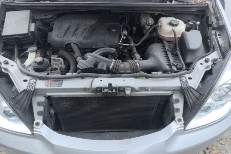 Used Buick GL8 2014 2.4L Classic Edition Engine Bay