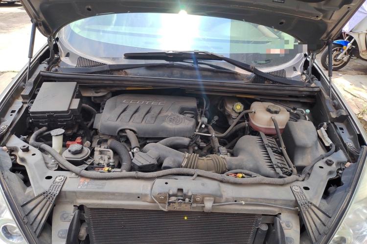 Used Buick GL8 2014 2.4L Comfort Edition Engine Bay