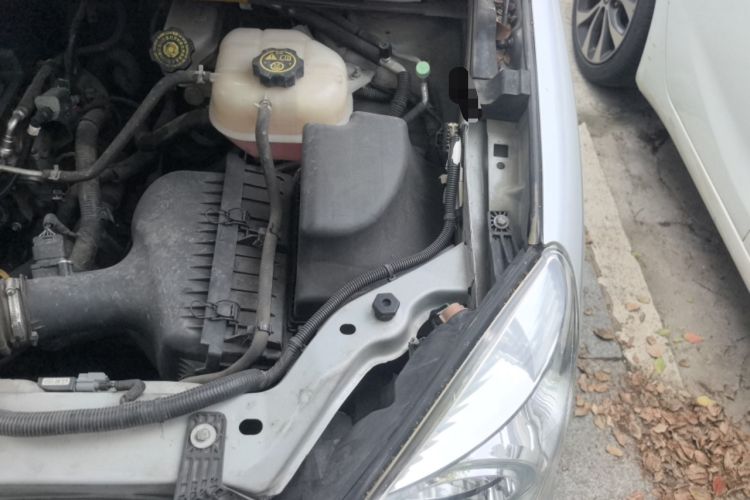 Used Buick GL8 2014 2.4L Classic Edition Engine Bay Left