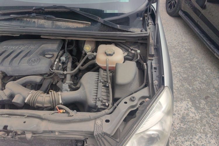 Used Buick GL8 2014 2.4L Classic Edition Engine Bay Left