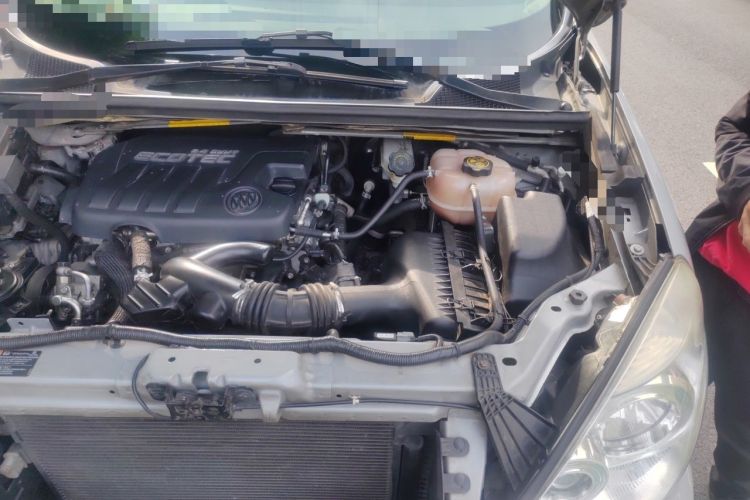 Used Buick GL8 2014 2.4L Classic Edition Engine Bay Left