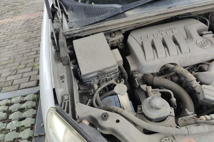 Used Buick GL8 2014 2.4L Classic Edition Engine Bay Right