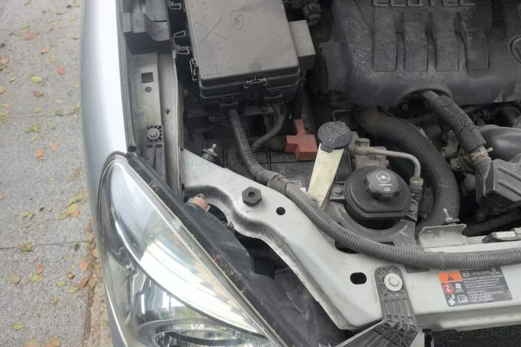 Used Buick GL8 2014 2.4L Classic Edition Engine Bay Right