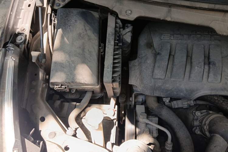 Used Buick GL8 2014 2.4L Executive Edition Engine Bay Right