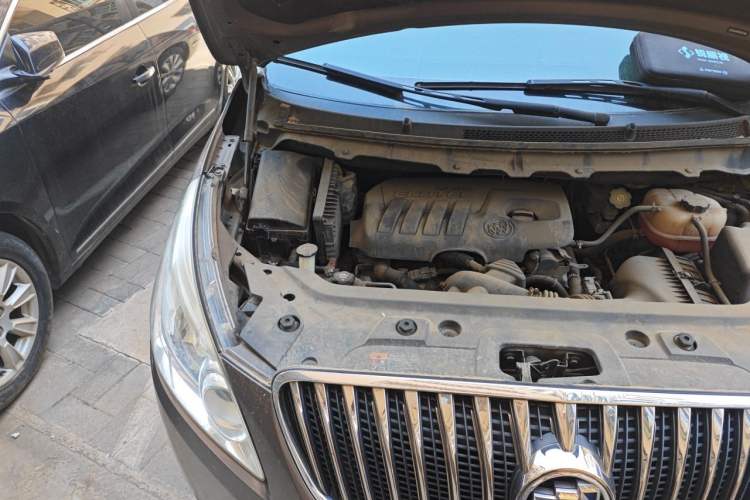 Used Buick GL8 2014 2.4L CT Luxury Business Comfort Edition Engine Bay Right