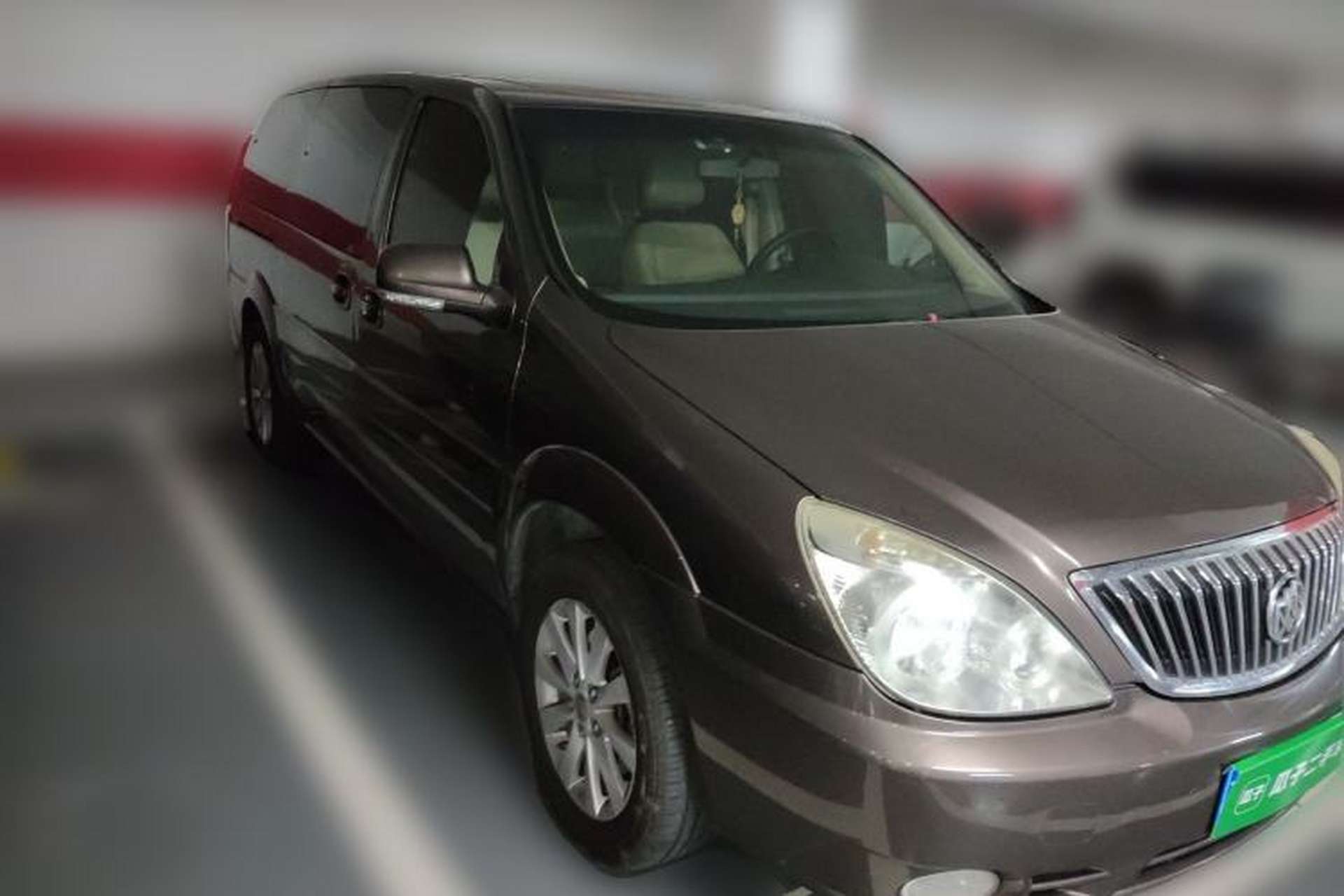 Used Buick GL8 2014 2.4L Executive Edition Front Right 45 Deg