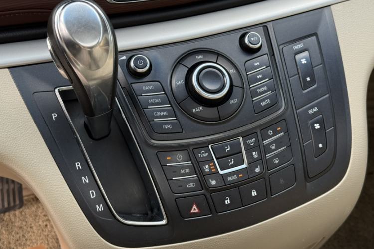 Used Buick GL8 2014 3.0L XT Luxury Business Flagship Edition Interior 12